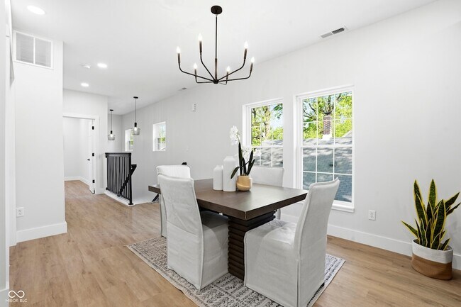 Building Photo - 4623 Rookwood Ave