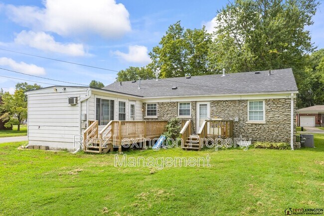 Building Photo - 541 Sheridan Dr