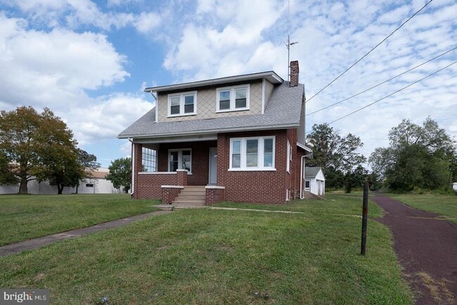 Building Photo - 1075 S County Line Rd