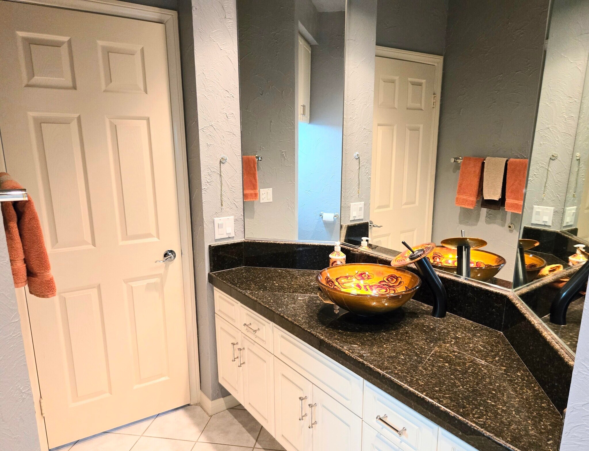 2nd bedroom bathroom - 22 Belmonte Dr