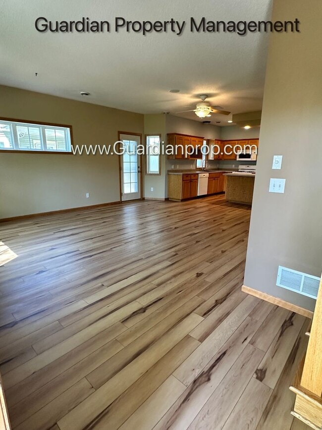 Building Photo - Brooklyn Park Single Family Home, Dishwash...