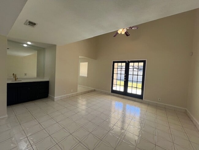 Building Photo - Cross Country Subdivision