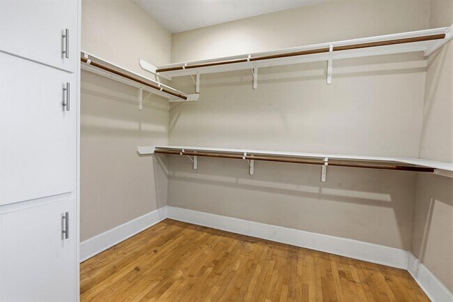 Building Photo - 1305 Cometa St
