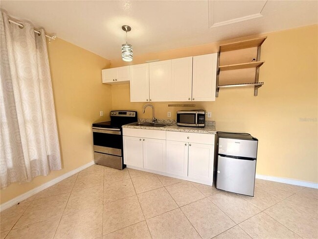 Building Photo - 143 Mango Dr