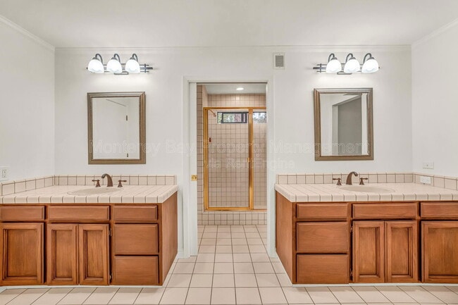 Building Photo - 4083 Sunset Ln