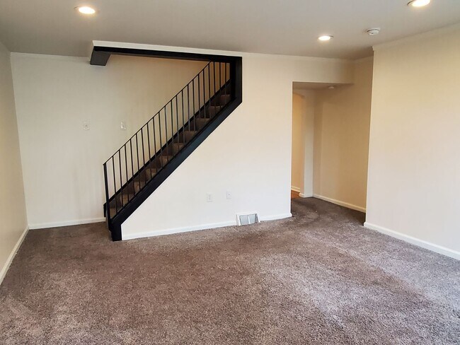 Building Photo - House for rent in Bloomfield