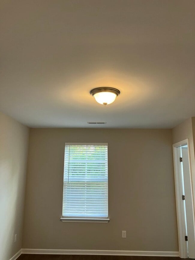 Building Photo - Nearly new and affordable in Columbia