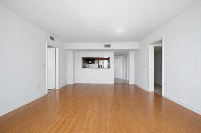 Building Photo - 610 W Las Olas Blvd