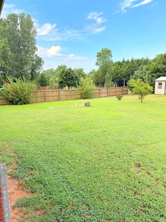 Building Photo - 1011 Waverly Way