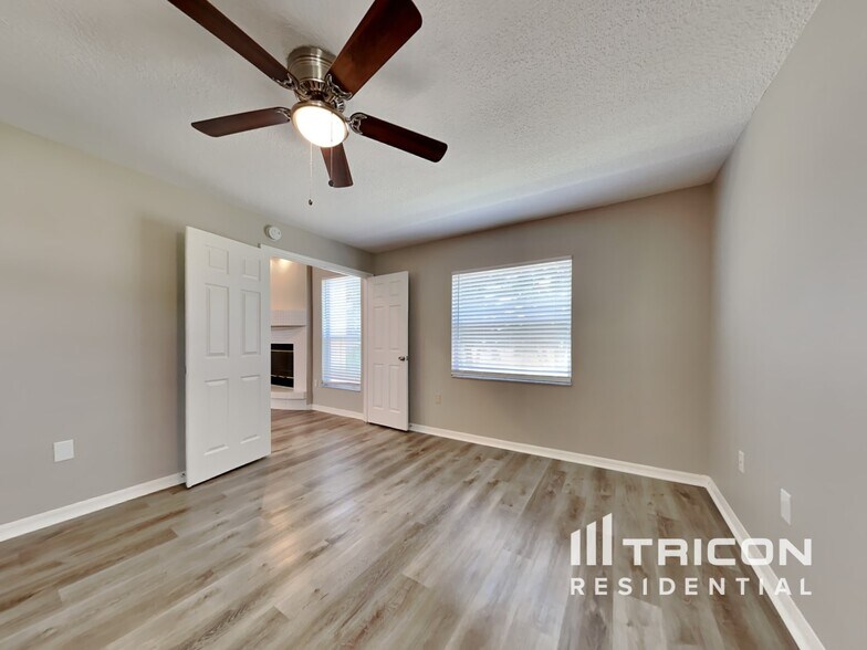 Building Photo - 528 Little Lake Ct