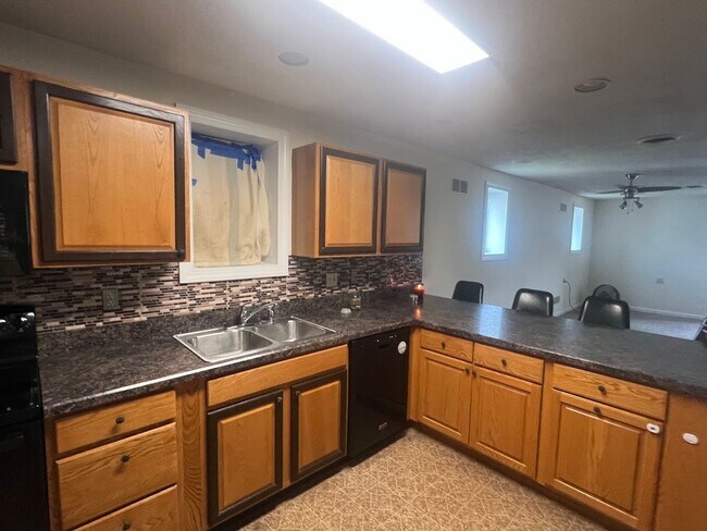 Building Photo - Wernersville 2 bedroom condo