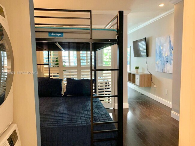 Building Photo - 825 Euclid Ave