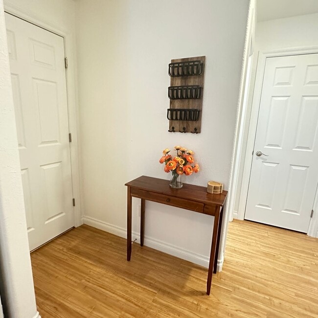 Building Photo - Courtyard Vista Cottage: A peaceful retreat with stunning views and a charming courtyard. $300 ut...