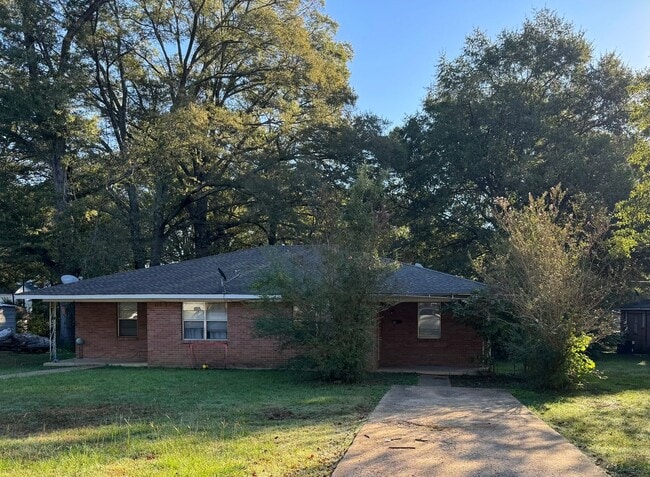 Primary Photo - 121 N Robinson St