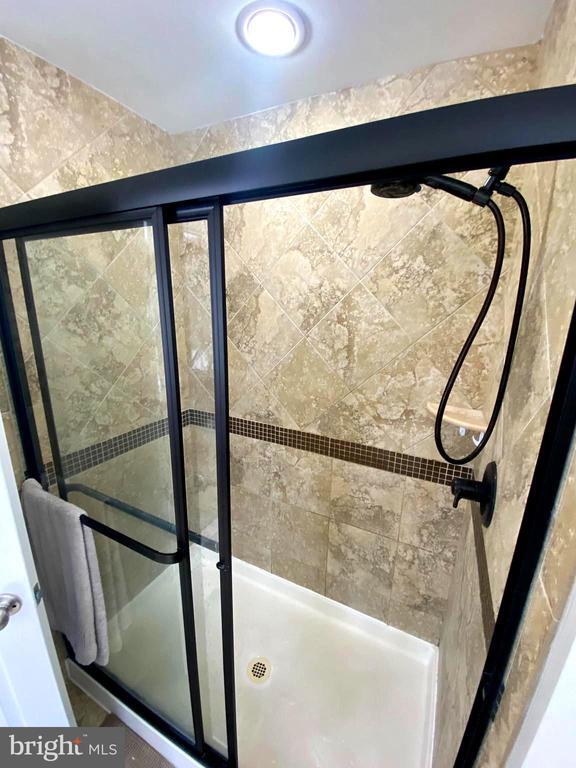 Building Photo - 2716 Lake Forest Dr