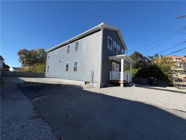 Building Photo - 93 Ledge St