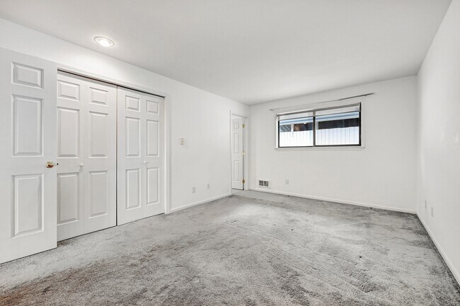 Building Photo - 17050 Northup Way