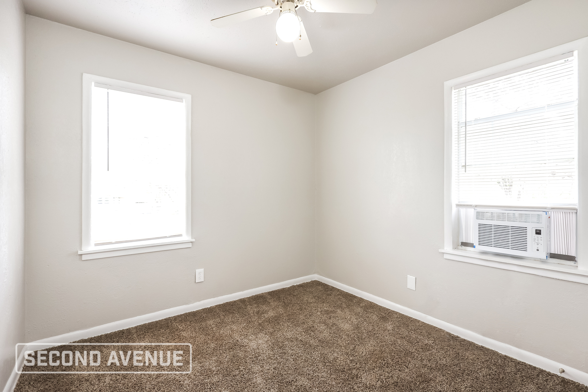Building Photo - 3701 Woodside Dr