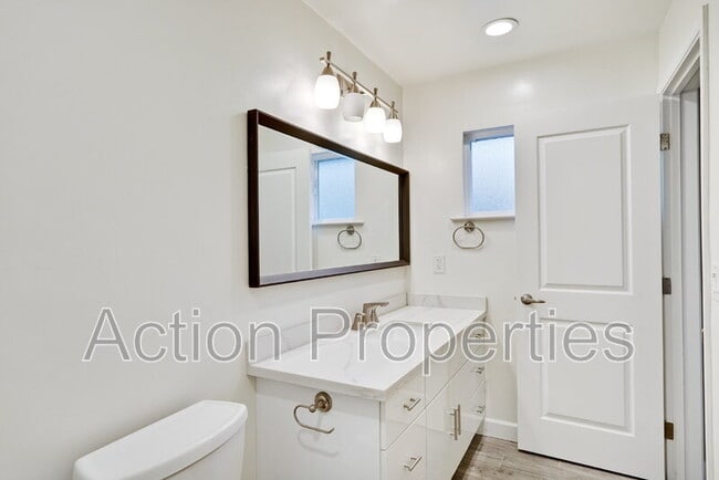 Building Photo - 681 S 13th St