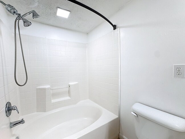 Building Photo - 3 Bedroom with Water View - Villanova at Hunters Creek