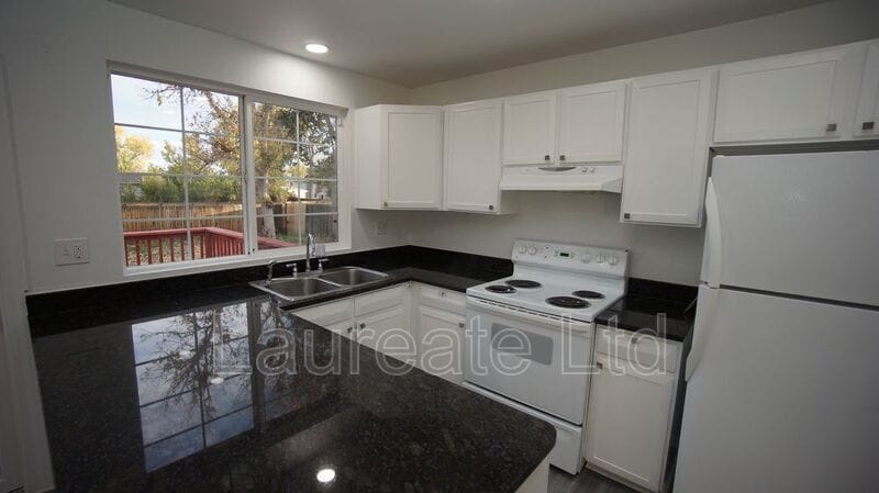 Building Photo - 15559 E Bates Ave