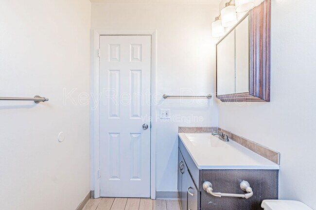 Building Photo - 57 Newland Ct