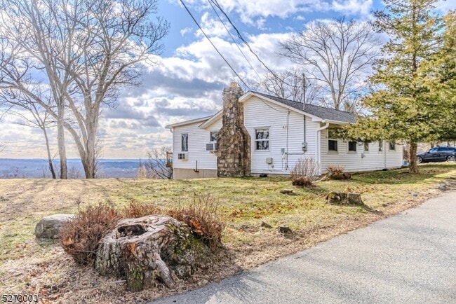 Building Photo - 110 Hillcrest Dr