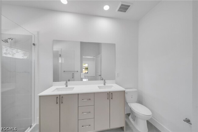 Building Photo - 302 Palisades Ave