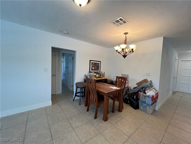 Building Photo - 858 Rose Way
