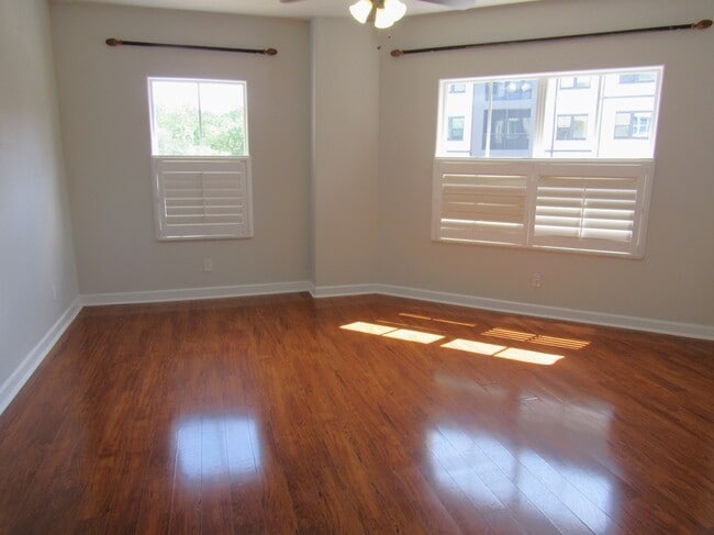 Building Photo - 424 Luna Bella Ln