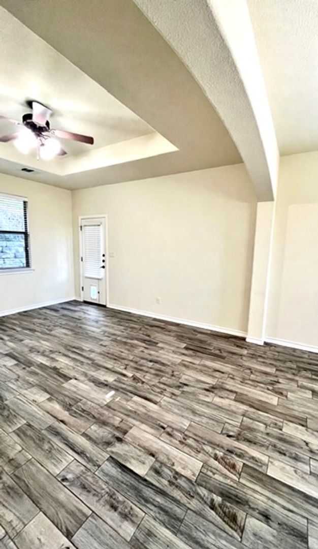 Building Photo - 1405 Delsie Dr