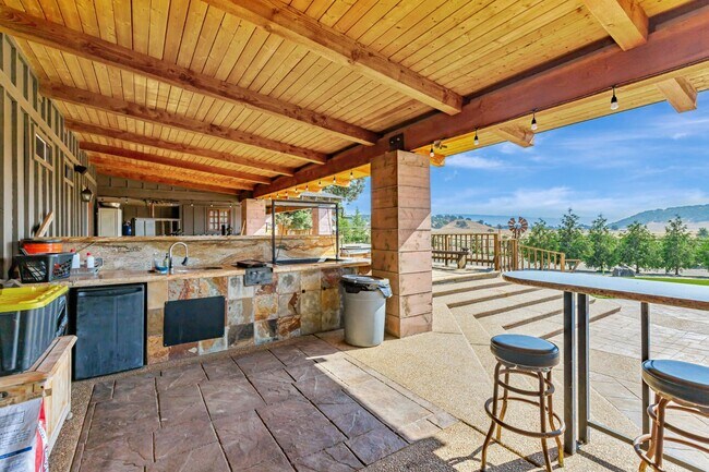 Building Photo - 9270 Linda Vista Ln