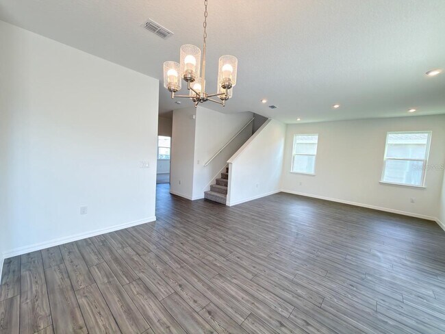 Building Photo - 1327 Normandy Dr