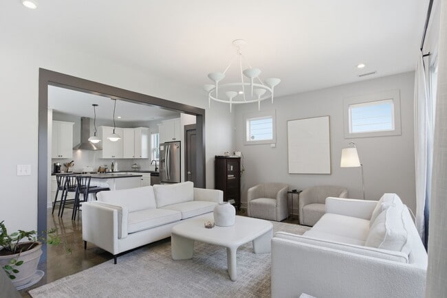 Building Photo - 1608 16th Ave N