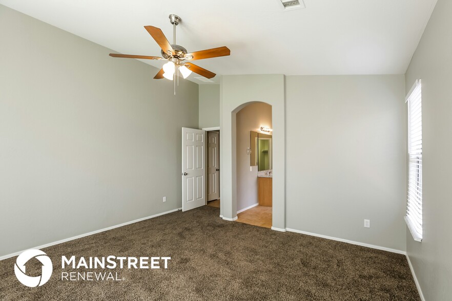 Building Photo - 1902 S 86th Dr