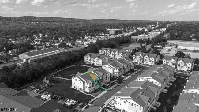 Building Photo - 707 Station Rd