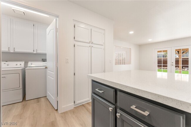 Building Photo - 1813 Navajo Lake Way