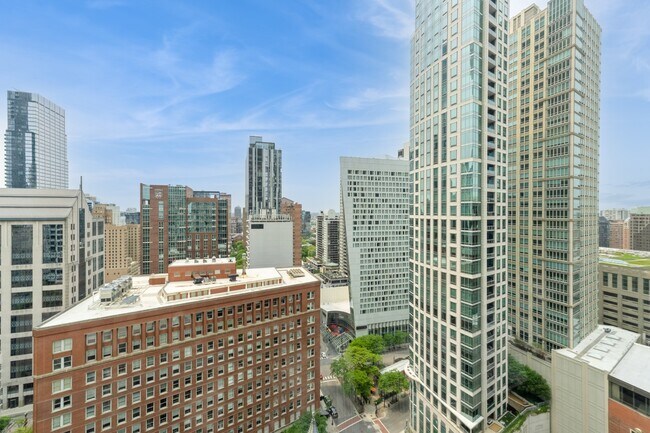 Building Photo - 111 E Chestnut St