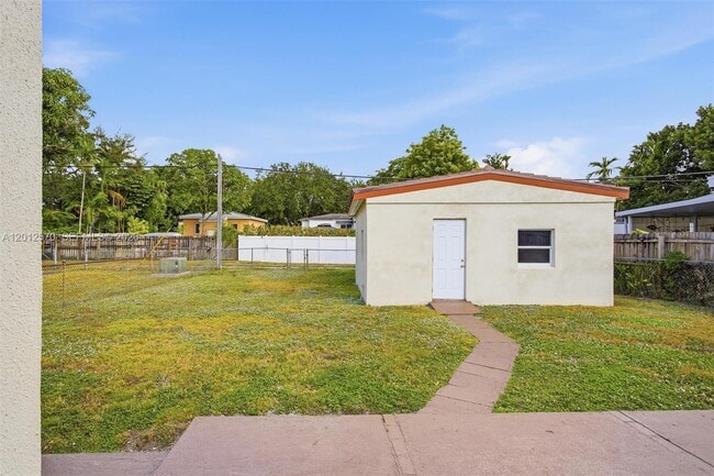 Building Photo - 461 Plover Ave