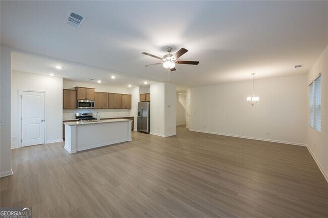 Building Photo - 182 Parkwood Dr