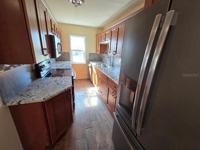 Building Photo - 36627 Eiland Blvd