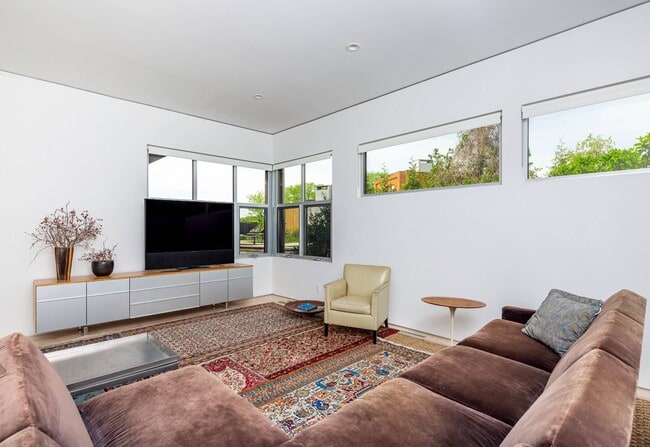 Building Photo - 493 Sagaponack Road