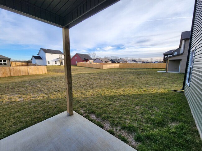 Building Photo - Welcome to Clarksville!