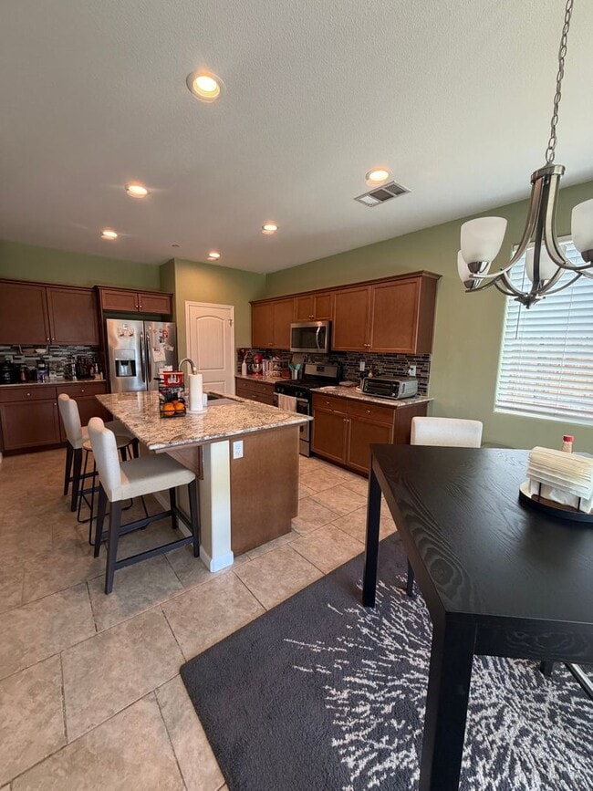 Building Photo - Adorable 3 Bedroom, 2 Bathroom Home in a Quiet North Hanford Neighborhood