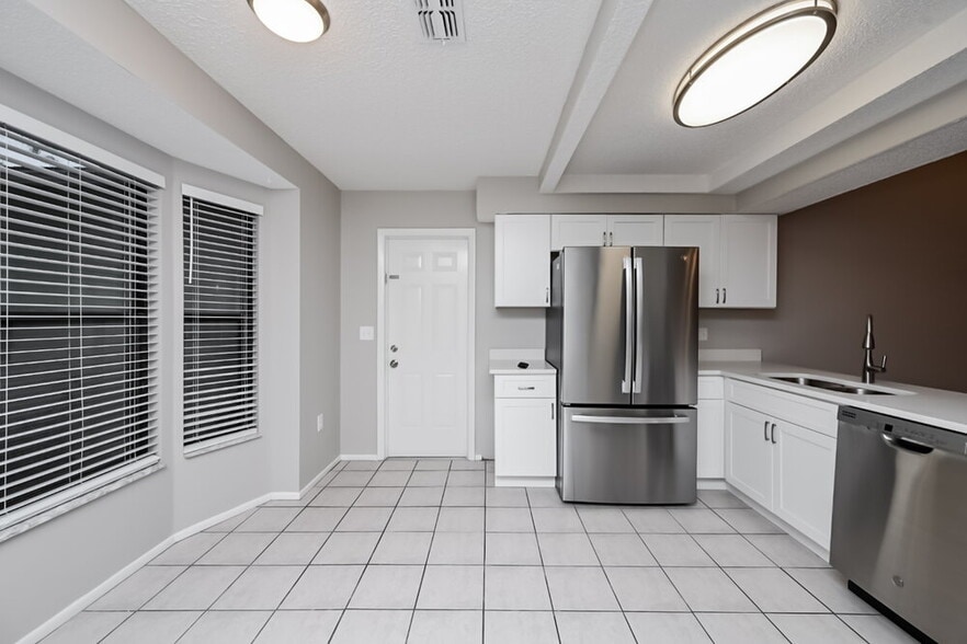 Building Photo - 9136 Lometa Ln