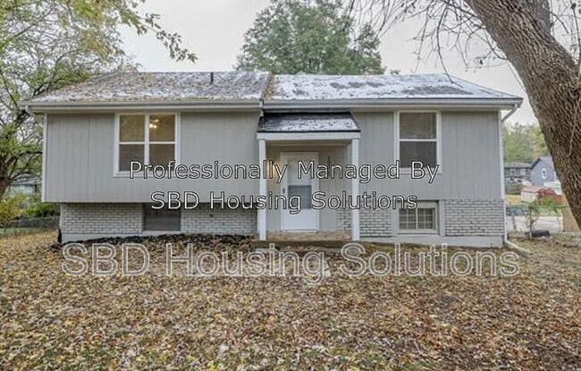 Primary Photo - 10325 Smalley Ave