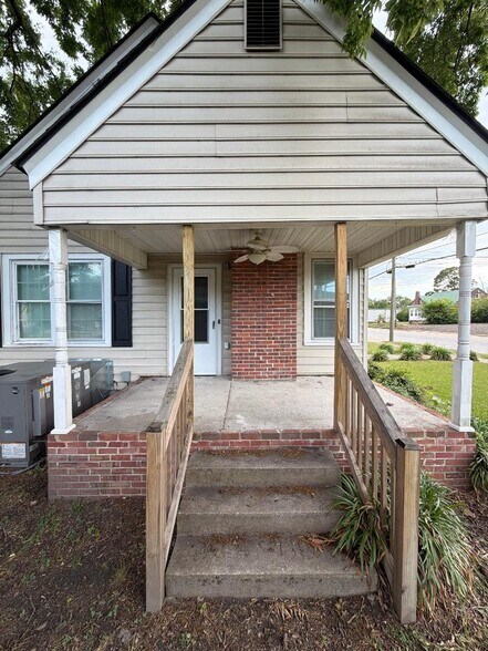 Building Photo - 303 S Clinton Ave