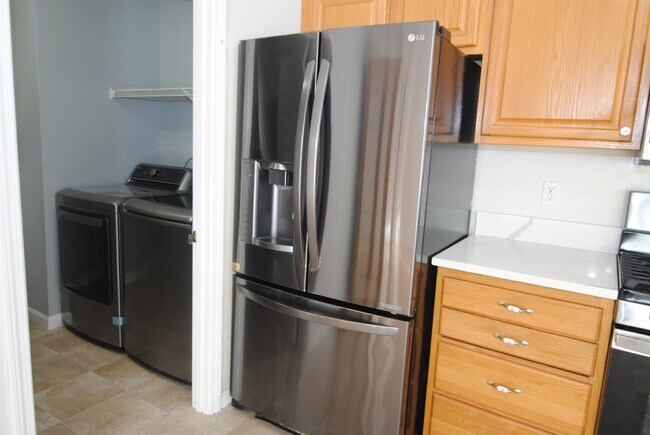 Building Photo - 65 Georgetown Dr