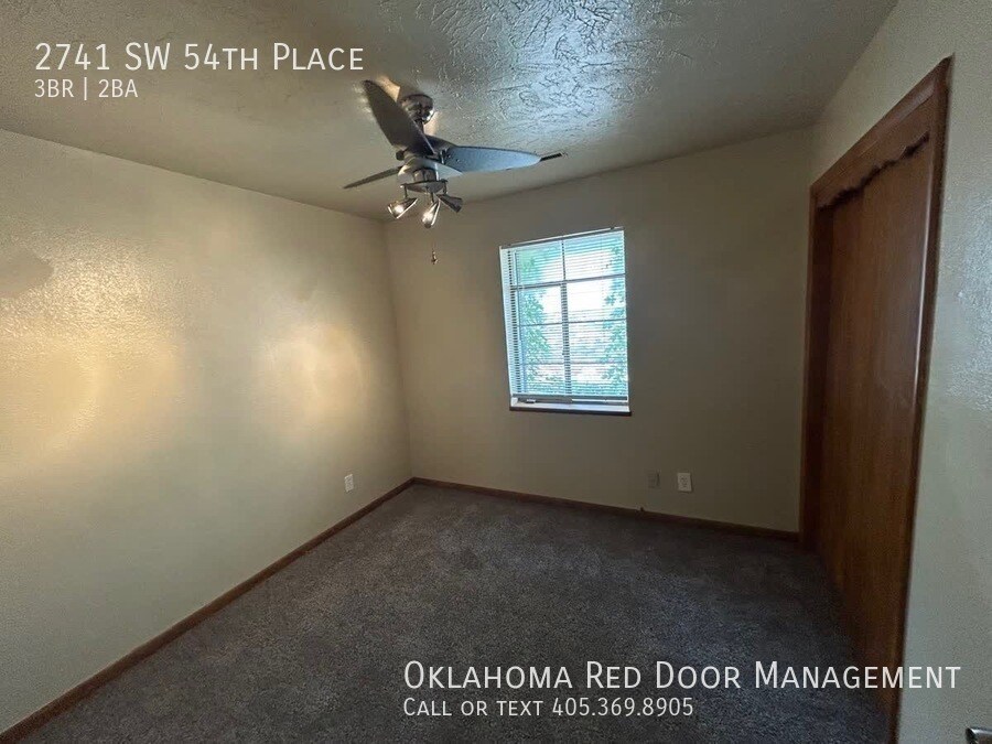 Building Photo - 2741 SW 54th Pl