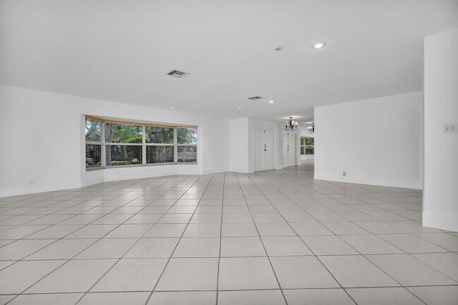 Building Photo - 2427 Sea Island Dr
